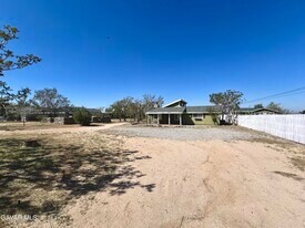 13237 E Ave W 8 in Pearblossom, CA - Building Photo