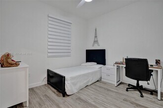 250 SW 159th Ct in Pembroke Pines, FL - Building Photo - Building Photo