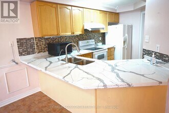 15 Amulet Crescent in Richmond Hill, ON - Building Photo - Building Photo