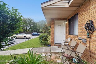 1544 Franklin Cir in Daytona Beach, FL - Building Photo