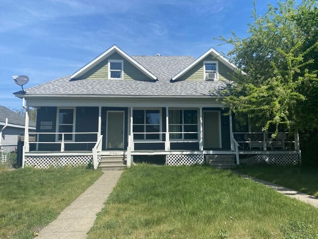 property at 2521-2523 E Sharp Ave