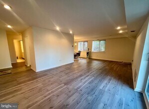 1637 Oakwood Dr in Narberth, PA - Building Photo - Building Photo