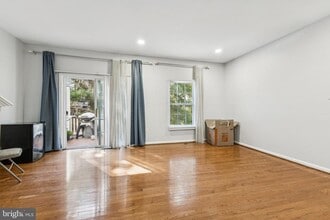 43067 Candlewick Square in Leesburg, VA - Building Photo - Building Photo