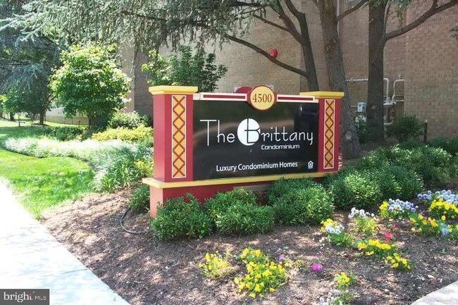 property at 4500 S Four Mile Run Dr