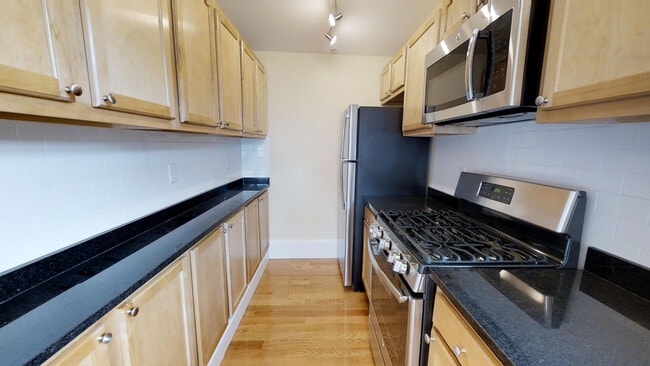 48 Lowell St, Unit 1 in Somerville, MA - Building Photo - Building Photo