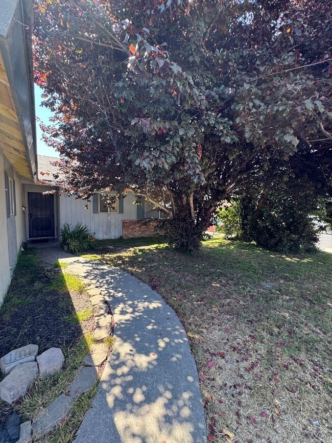 501 S Q St in Lompoc, CA - Foto de edificio - Building Photo