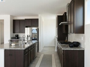 679 Hamilton Ct in Brentwood, CA - Foto de edificio - Building Photo