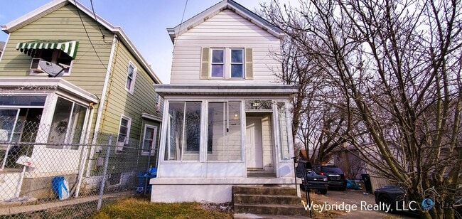 property at 942 Mansion Ave