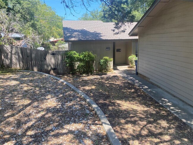 1606 Southgate Cir in Austin, TX - Building Photo - Building Photo
