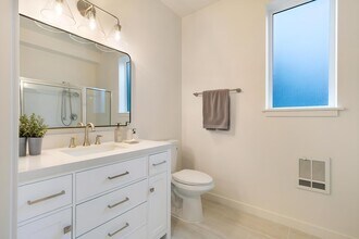 Creekside Apartments in Everett, WA - Foto de edificio - Building Photo