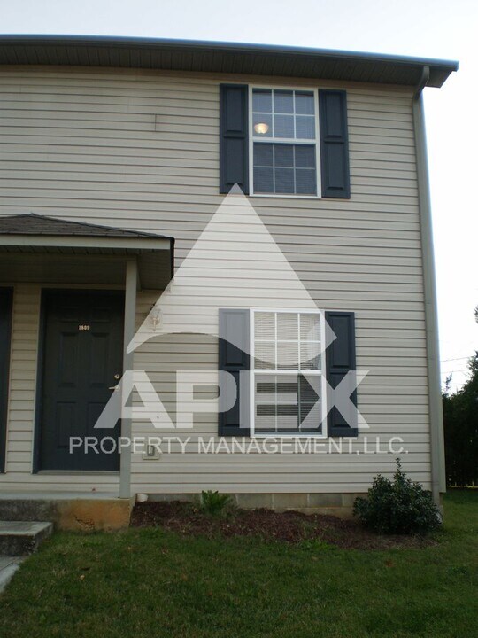 1809 Sweet View Way in Knoxville, TN - Building Photo