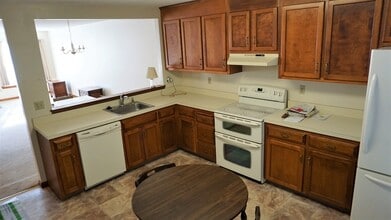 217 Deer Run Trail, Unit c/o 217DRT LLC in Manchester, CT - Building Photo - Building Photo