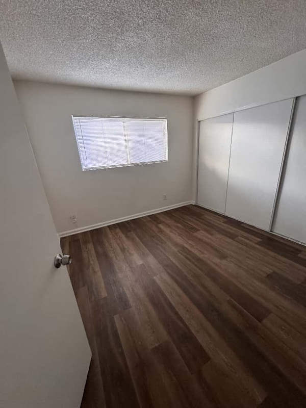 6833 Sepulveda Blvd in Los Angeles, CA - Foto de edificio - Building Photo