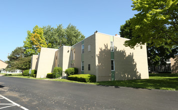 Woodlore Condominiums in Livonia, MI - Building Photo - Building Photo