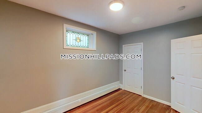 4 Weld Ave-Unit -1 in Boston, MA - Building Photo - Building Photo