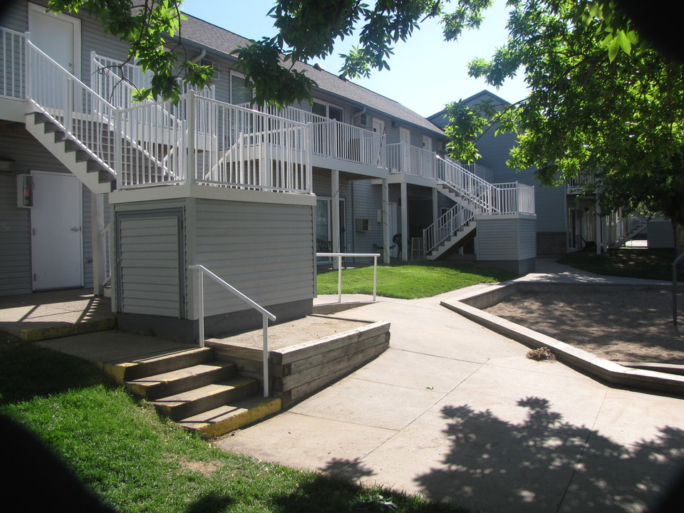 Harrison Apartments in Pierre, SD - Building Photo
