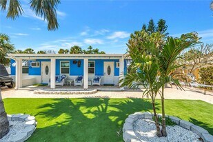 6892 Gulf Winds Dr in St Pete Beach, FL - Building Photo