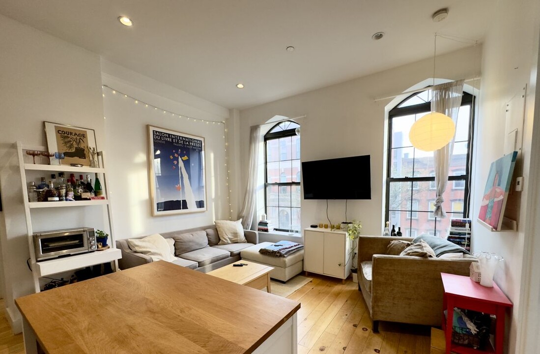 167 N 6th St in Brooklyn, NY - Building Photo