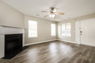 1921 Boatswain Dr in Hampton, GA - Building Photo - Building Photo