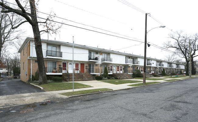 Tyler Court Apartments in Lakewood, NJ - Building Photo - Building Photo