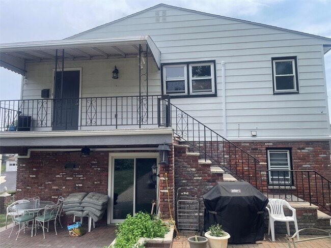 169 Trenchard St in Yonkers, NY - Building Photo - Building Photo