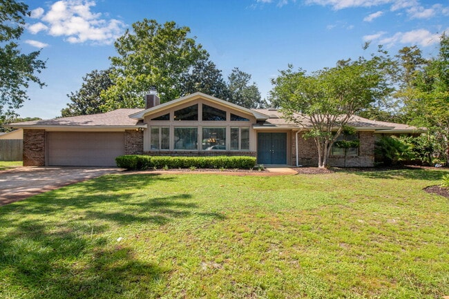 property at 6 Muskogee Ln