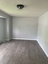 2017 Stanhope Rd in Springfield, IL - Foto de edificio - Building Photo