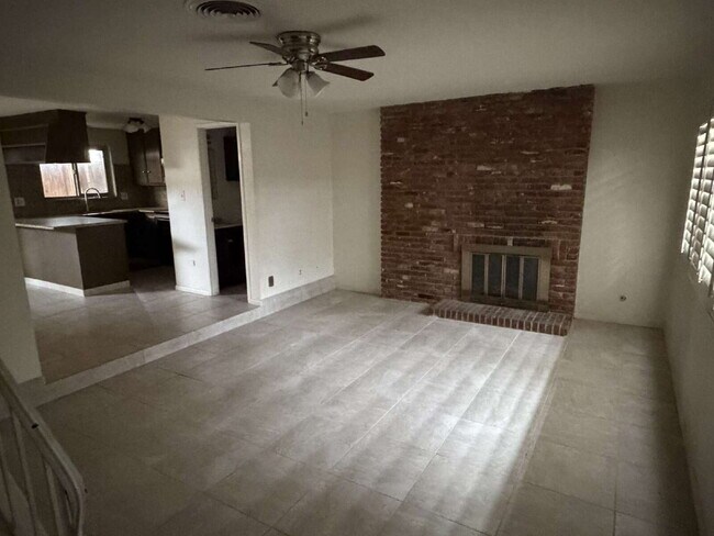 600 Lansing Dr-Unit -#16 in Bakersfield, CA - Building Photo - Building Photo