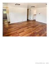 1295 E Main St in Waterbury, CT - Building Photo - Building Photo