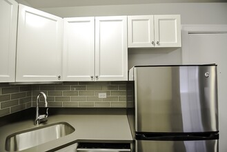 817 W Lakeside Pl in Chicago, IL - Building Photo - Building Photo