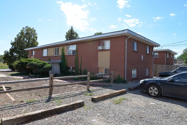 2527 Kingston St in Aurora, CO - Building Photo - Building Photo