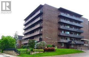 2-32 Albert St in Barrie, ON - Building Photo