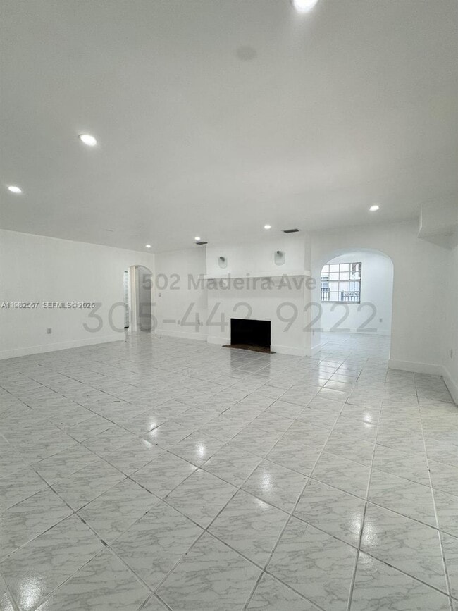 502 Madeira Ave in Coral Gables, FL - Building Photo - Building Photo