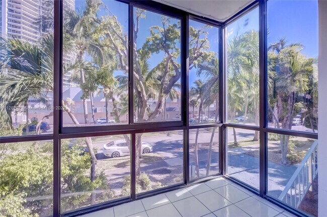 3862 NE 171 St-Unit -B (2) in North Miami Beach, FL - Building Photo - Building Photo