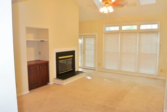2036 Hen House Dr in Virginia Beach, VA - Building Photo - Building Photo