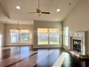 208 Bonham Dr in Hewitt, TX - Building Photo - Building Photo