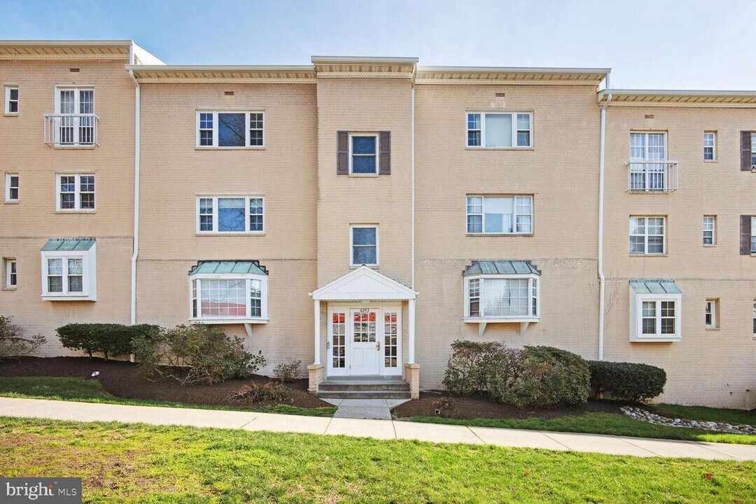 6243 Wilson Blvd in Falls Church, VA - Building Photo
