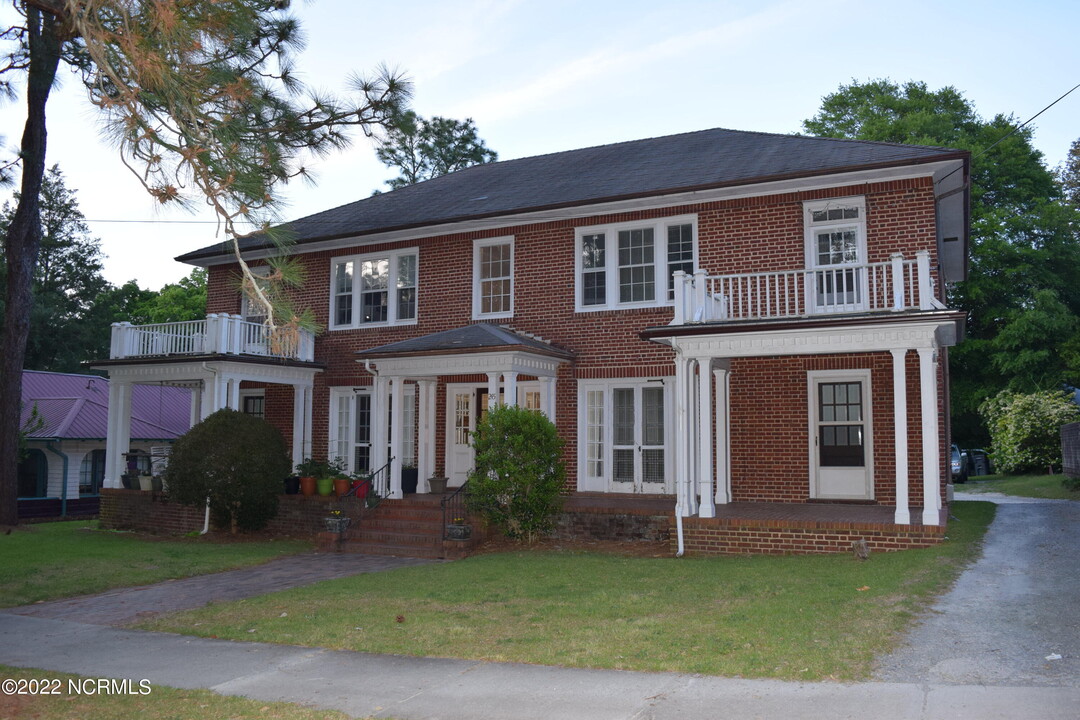 245 E New Hampshire Ave in Southern Pines, NC - Building Photo