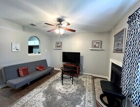 1902 Dartmouth St in College Station, TX - Building Photo - Building Photo