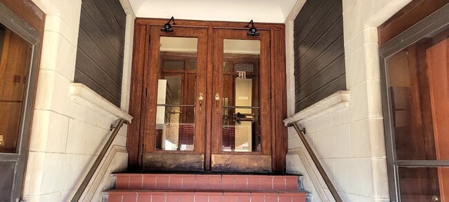 319 W North St, Unit Moreland