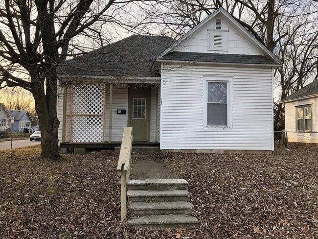 property at 761 S Douglas Ave