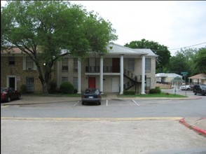 Spanish Puerto Apartments in Dallas, TX - Building Photo - Building Photo