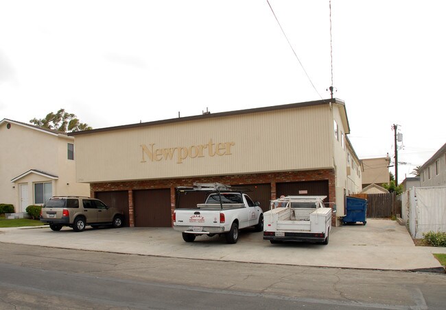 1750 Newport Ave in Long Beach, CA - Foto de edificio - Building Photo