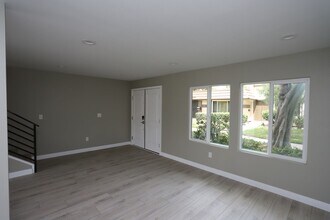 1409 N Roundtree Ln in Anaheim, CA - Building Photo - Building Photo