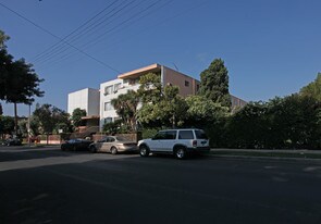 6727 Sylmar Ave in Van Nuys, CA - Building Photo