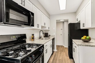 Montgomery White Oak in Silver Spring, MD - Foto de edificio - Building Photo