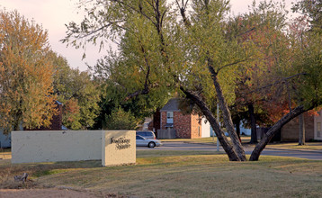 Townhouse Apartments in Broken Arrow, OK - Building Photo - Building Photo