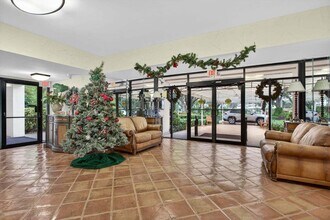 3503 Oaks Way in Pompano Beach, FL - Building Photo - Building Photo