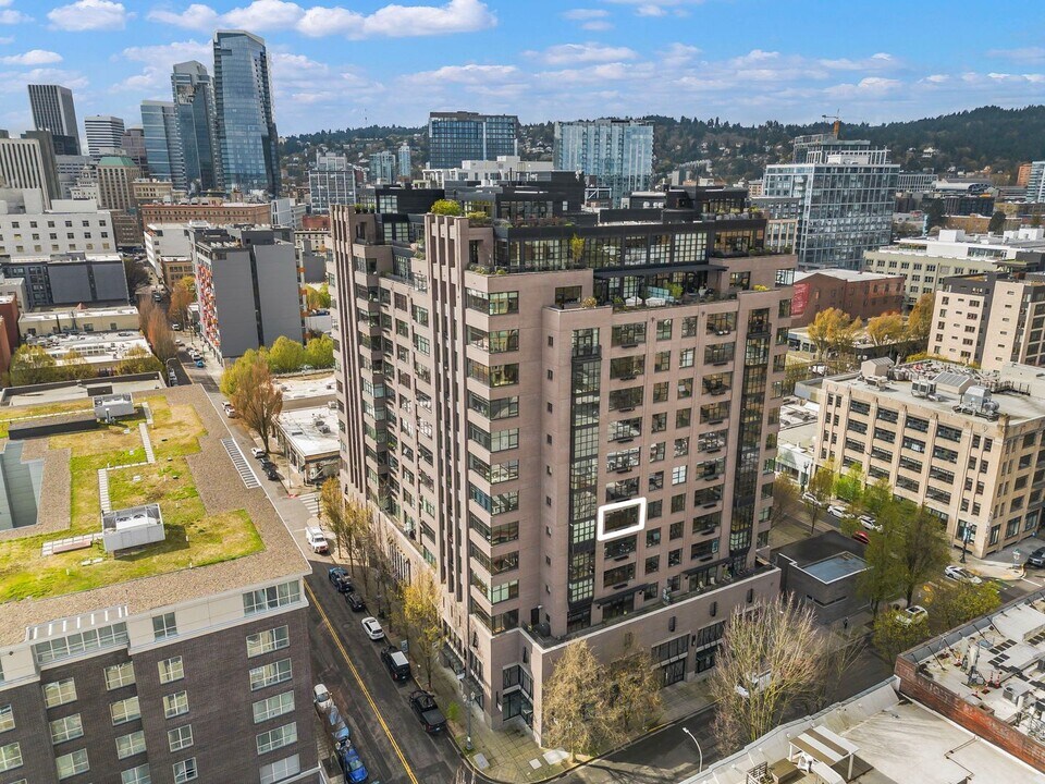1952 SW Market St Dr in Portland, OR - Building Photo