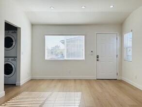 2557 W Ave 31 in Los Angeles, CA - Foto de edificio - Building Photo